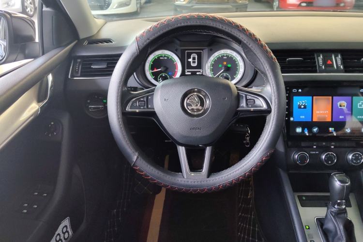 Used Skoda Octavia 2018 1.6L Automatic Luxury Edition Steering Wheel