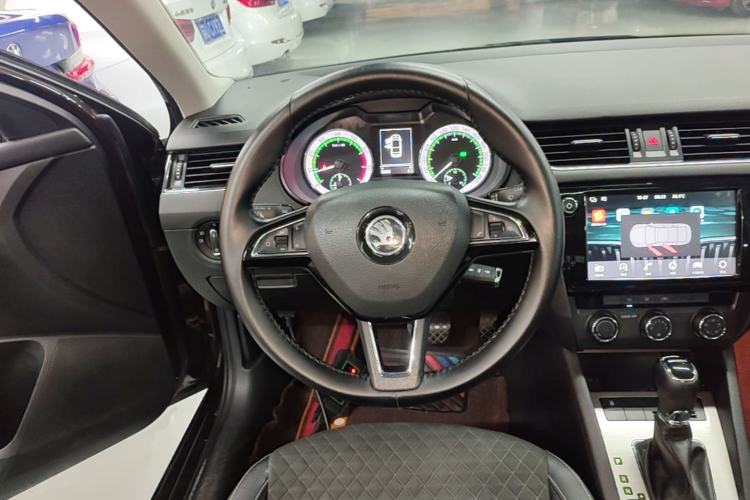 Used Skoda Octavia 2018 1.6L Automatic Luxury Edition Steering Wheel