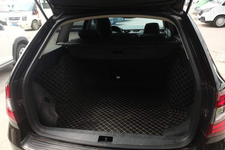 Used Skoda Octavia 2018 Station Wagon TSI230 DSG Luxury Edition Trunk