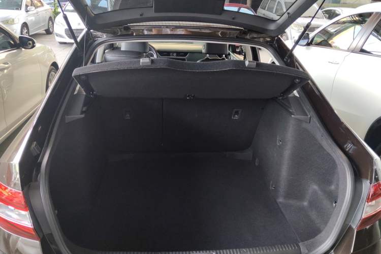 Used Skoda Octavia 2018 1.6L Automatic Luxury Edition Trunk