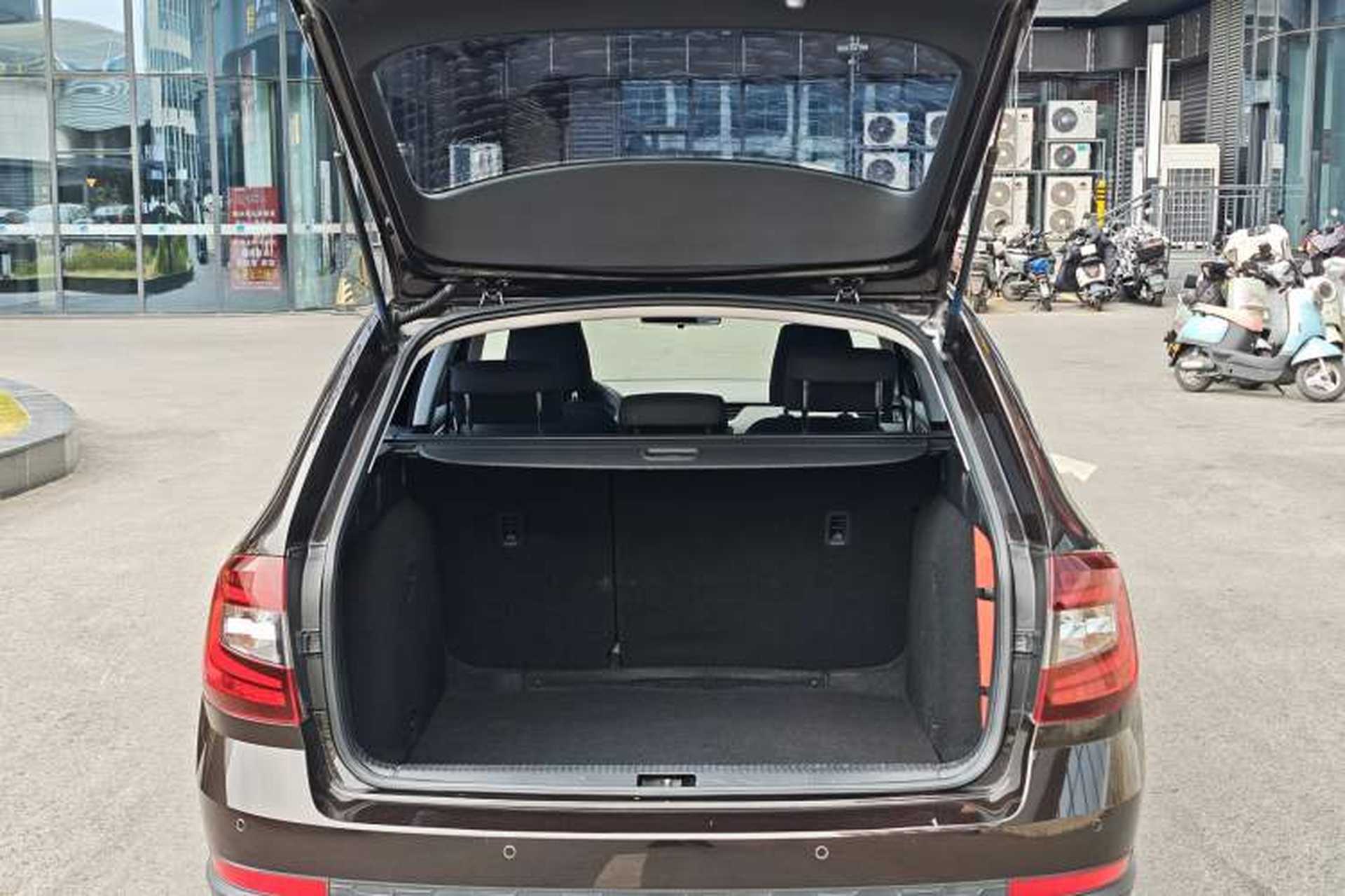 Used Skoda Octavia 2018 Station Wagon TSI230 DSG Comfort Edition Trunk