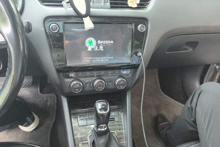 Used Skoda Octavia 2018 TSI280 DSG Flagship Edition Audio And AC Panel