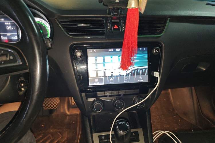 Used Skoda Octavia 2018 TSI230 DSG Luxury Edition Audio And AC Panel