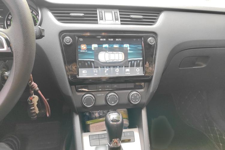 Used Skoda Octavia 2018 TSI230 DSG Comfort Edition Audio And AC Panel