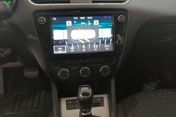 Used Skoda Octavia 2018 TSI230 DSG Luxury Edition Audio And AC Panel