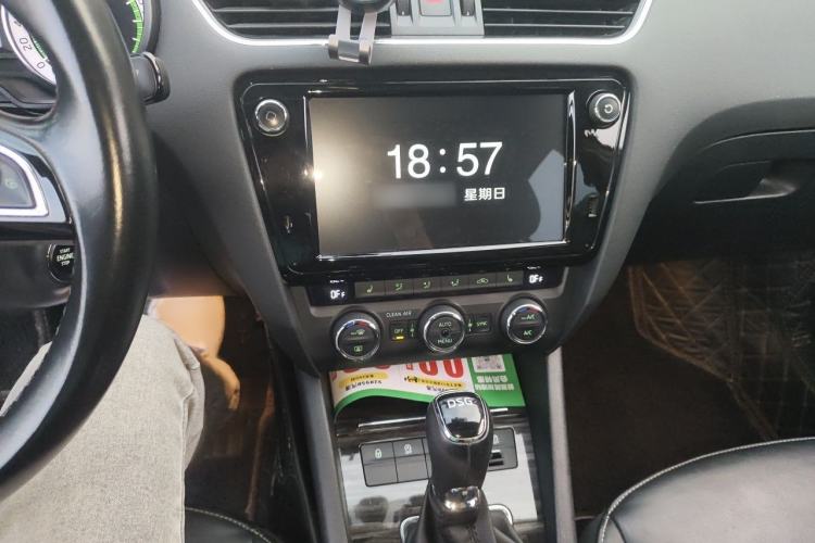Used Skoda Octavia 2018 TSI280 DSG Flagship Edition Audio And AC Panel