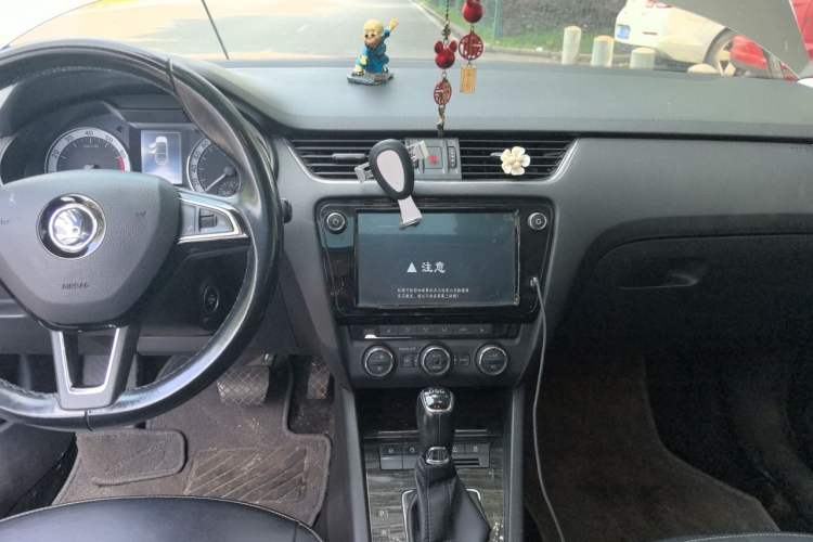 Used Skoda Octavia 2018 TSI280 DSG Flagship Edition Center Console