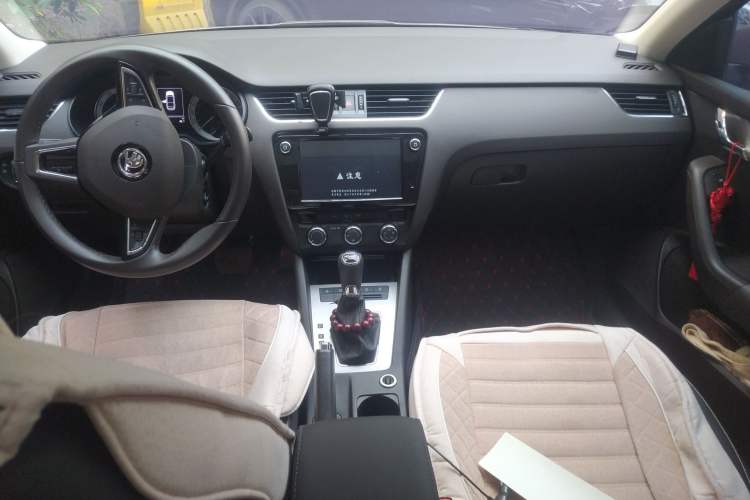 Used Skoda Octavia 2018 TSI230 DSG Luxury Edition Center Console