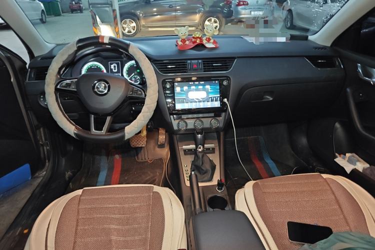 Used Skoda Octavia 2018 TSI230 DSG Luxury Edition Center Console