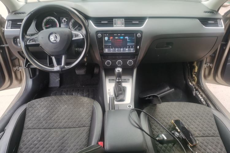 Used Skoda Octavia 2018 TSI280 DSG Luxury Edition Center Console