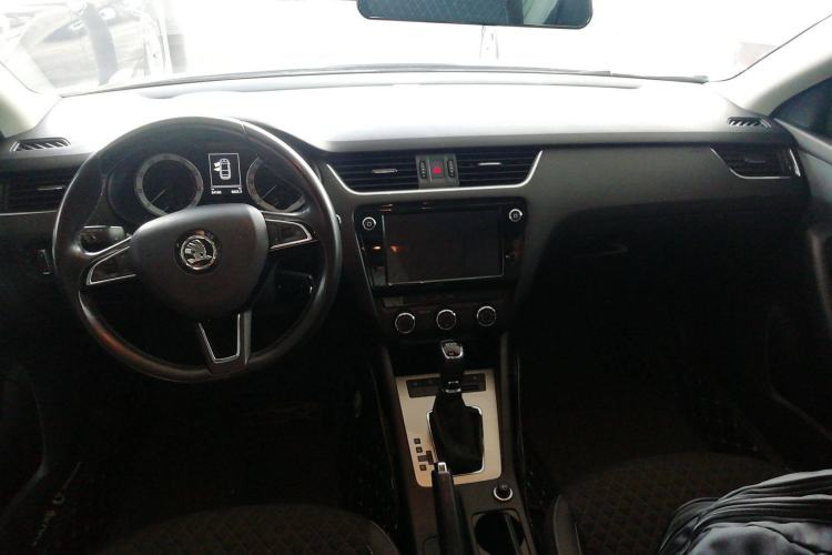 Used Skoda Octavia 2018 TSI230 DSG Luxury Edition Center Console