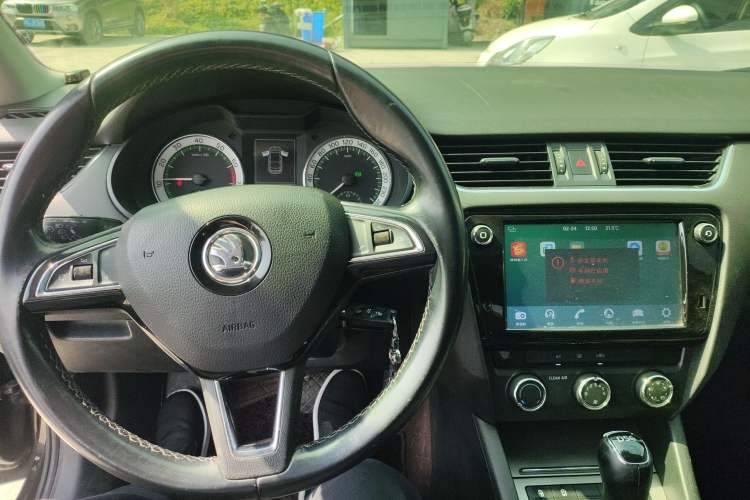 Used Skoda Octavia 2018 TSI230 DSG Luxury Edition Center Console