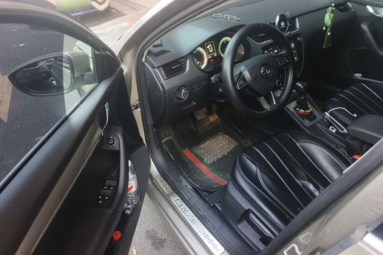 Used Skoda Octavia 2018 1.6L Automatic Luxury Edition Driver Seat