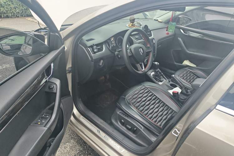 Used Skoda Octavia 2018 TSI280 DSG Flagship Edition Driver Seat