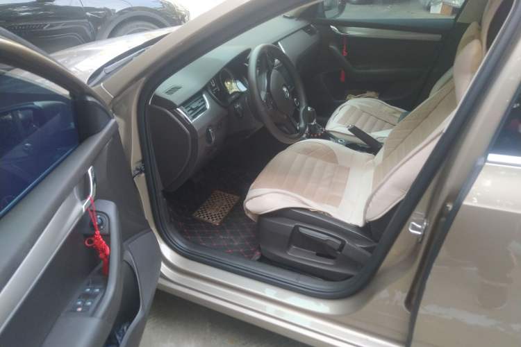 Used Skoda Octavia 2018 TSI230 DSG Luxury Edition Driver Seat