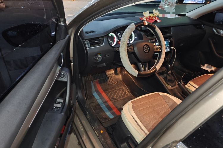 Used Skoda Octavia 2018 TSI230 DSG Luxury Edition Driver Seat