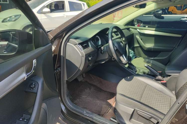 Used Skoda Octavia 2018 TSI230 DSG Luxury Edition Driver Seat
