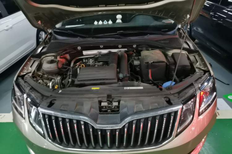 Used Skoda Octavia 2018 TSI280 DSG Flagship Edition Engine Bay