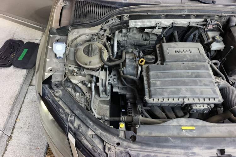 Used Skoda Octavia 2018 1.6L Automatic Luxury Edition Engine Bay Right