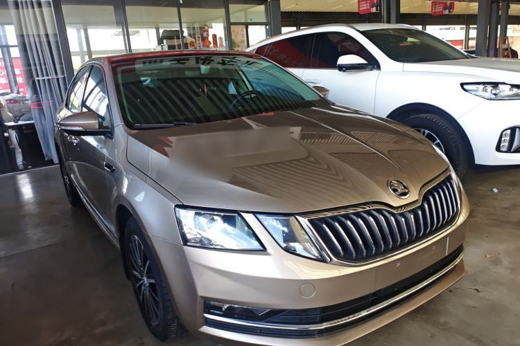 Used Skoda Octavia 2018 1.6L Automatic Luxury Edition Exterior 1