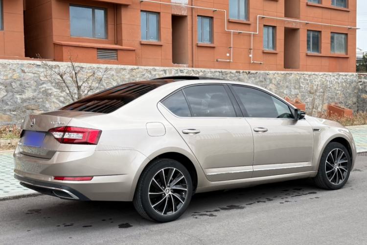 Used Skoda Octavia 2018 TSI280 DSG Luxury Edition Exterior 2