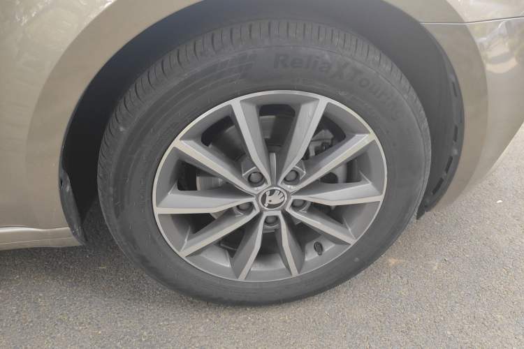 Used Skoda Octavia 2018 TSI230 DSG Comfort Edition Exterior 4