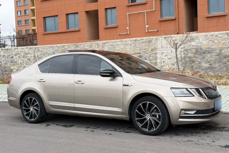 Used Skoda Octavia 2018 TSI280 DSG Luxury Edition Exterior 6