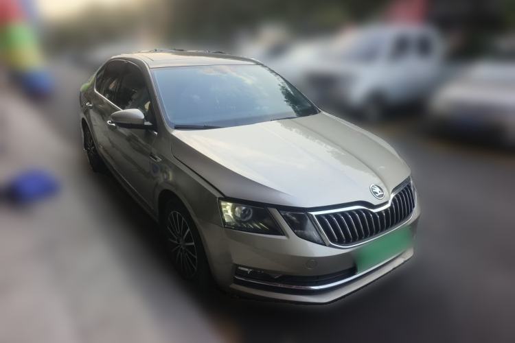 Used Skoda Octavia 2018 1.6L Automatic Luxury Edition Front Right 45 Deg