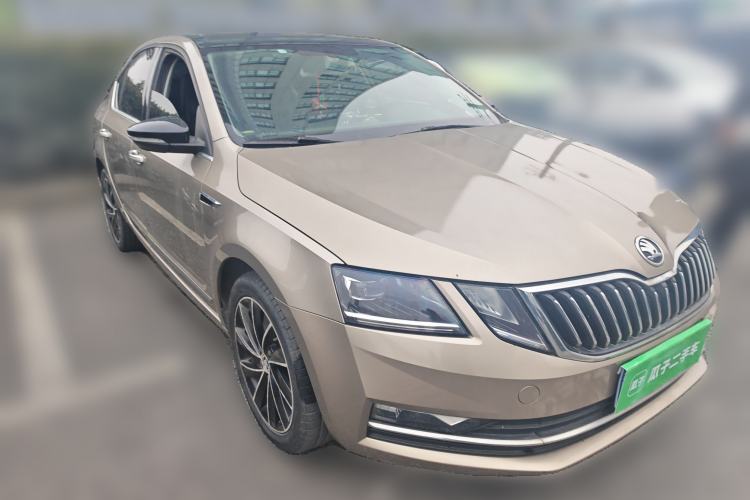 Used Skoda Octavia 2018 TSI280 DSG Flagship Edition Front Right 45 Deg