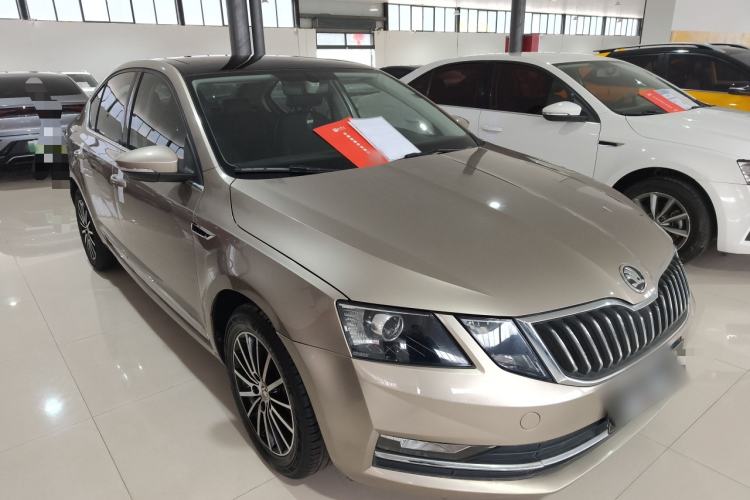 Used Skoda Octavia 2018 TSI230 DSG Luxury Edition Front Right 45 Deg