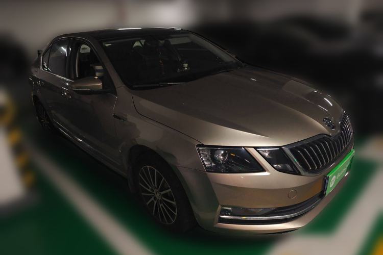 Used Skoda Octavia 2018 TSI230 DSG Luxury Edition Front Right 45 Deg