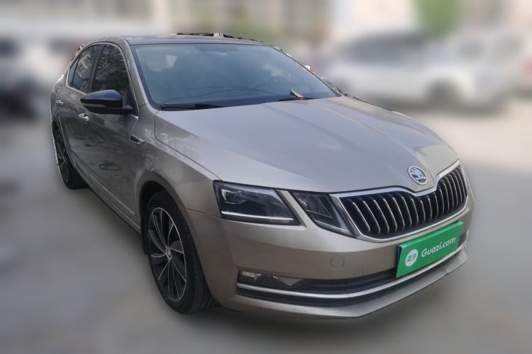 Used Skoda Octavia 2018 TSI280 DSG Luxury Edition Front Right 45 Deg
