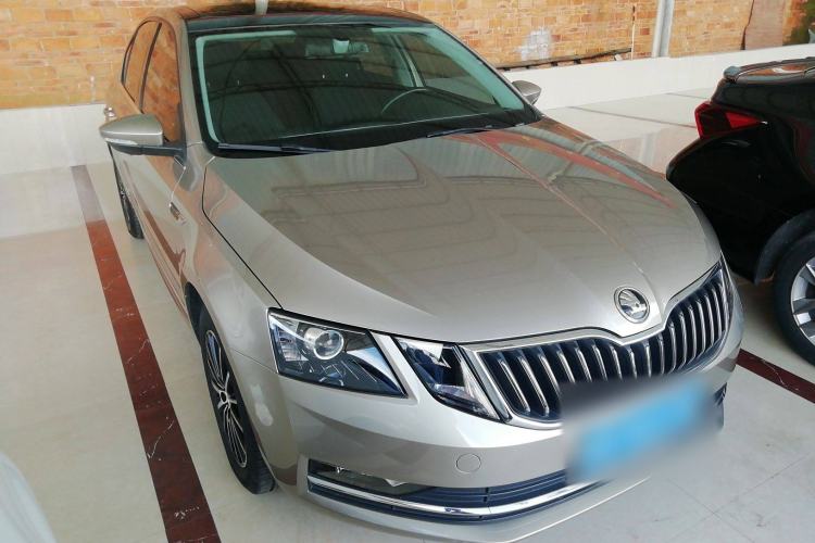 Used Skoda Octavia 2018 TSI230 DSG Luxury Edition Front Right 45 Deg