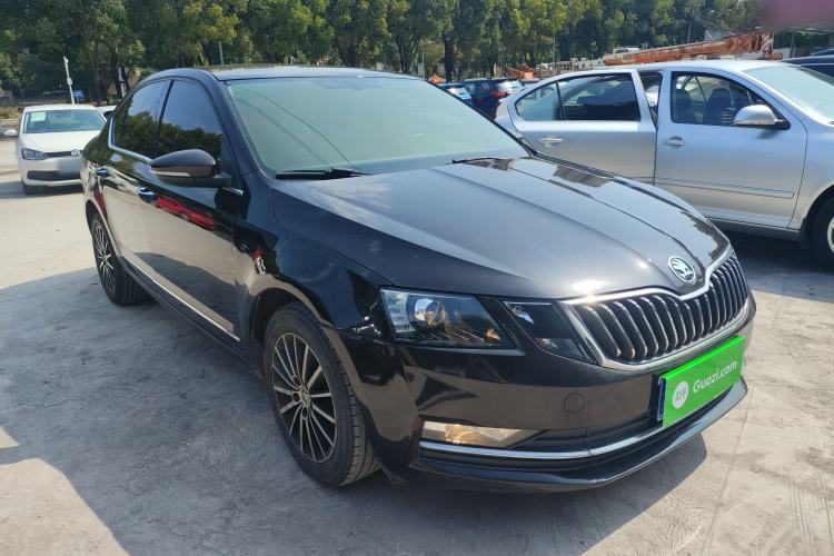 Used Skoda Octavia 2018 TSI230 DSG Luxury Edition Front Right 45 Deg