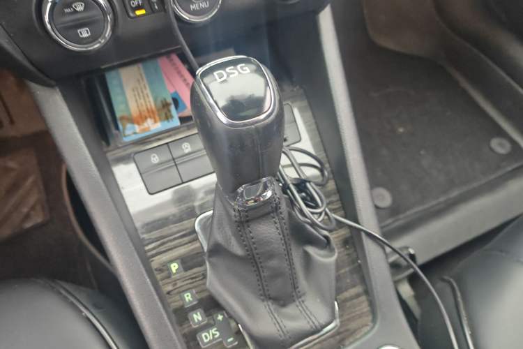 Used Skoda Octavia 2018 TSI280 DSG Flagship Edition Gear Lever