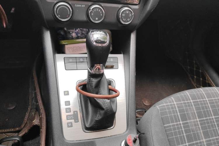 Used Skoda Octavia 2018 TSI230 DSG Comfort Edition Gear Lever