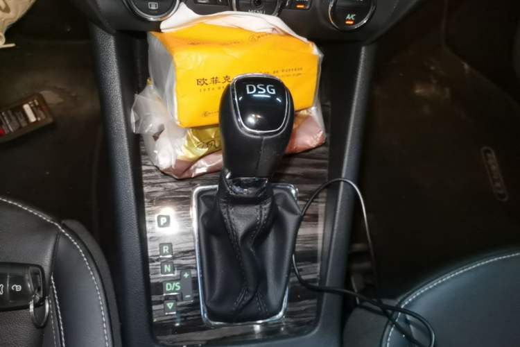 Used Skoda Octavia 2018 TSI280 DSG Flagship Edition Gear Lever
