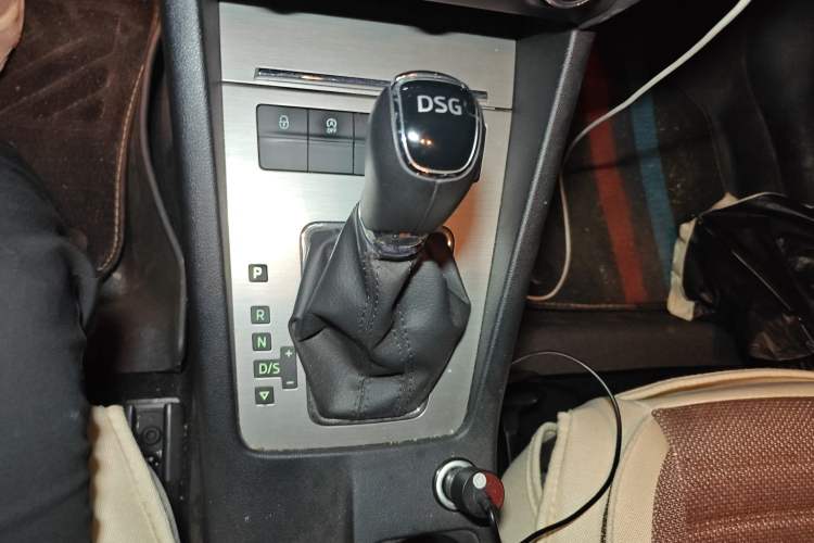 Used Skoda Octavia 2018 TSI230 DSG Luxury Edition Gear Lever