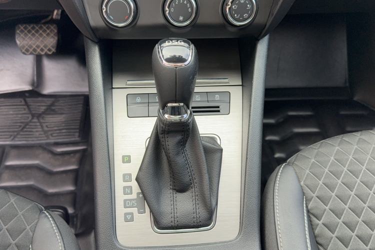 Used Skoda Octavia 2018 TSI280 DSG Luxury Edition Gear Lever