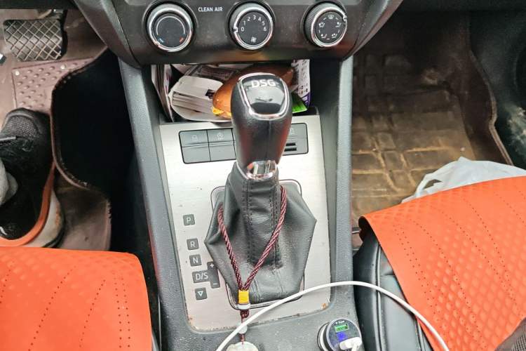 Used Skoda Octavia 2018 TSI230 DSG Comfort Edition Gear Lever
