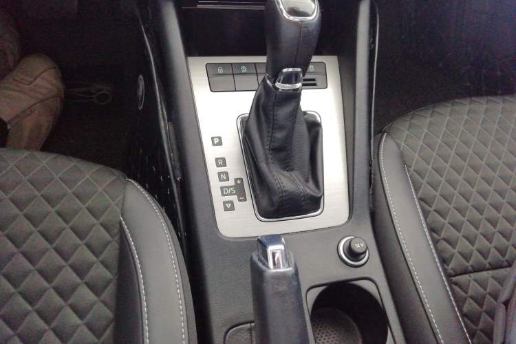 Used Skoda Octavia 2018 TSI230 DSG Luxury Edition Gear Lever