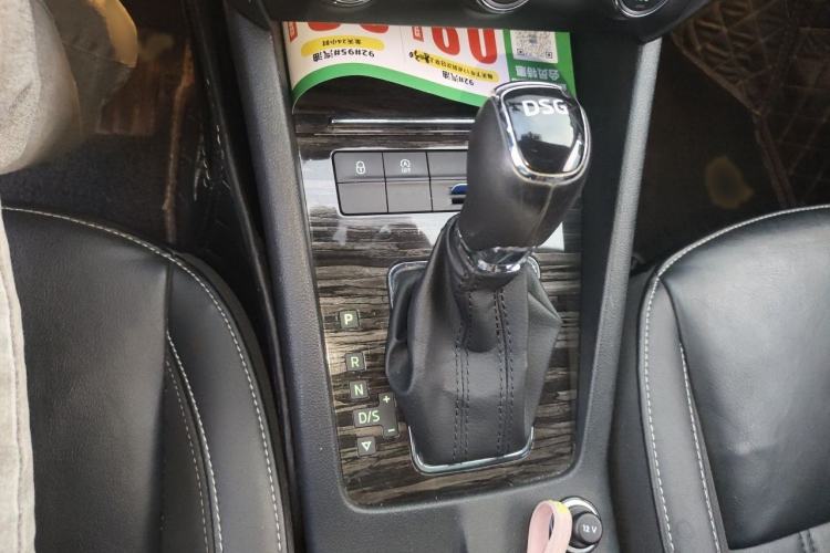 Used Skoda Octavia 2018 TSI280 DSG Flagship Edition Gear Lever