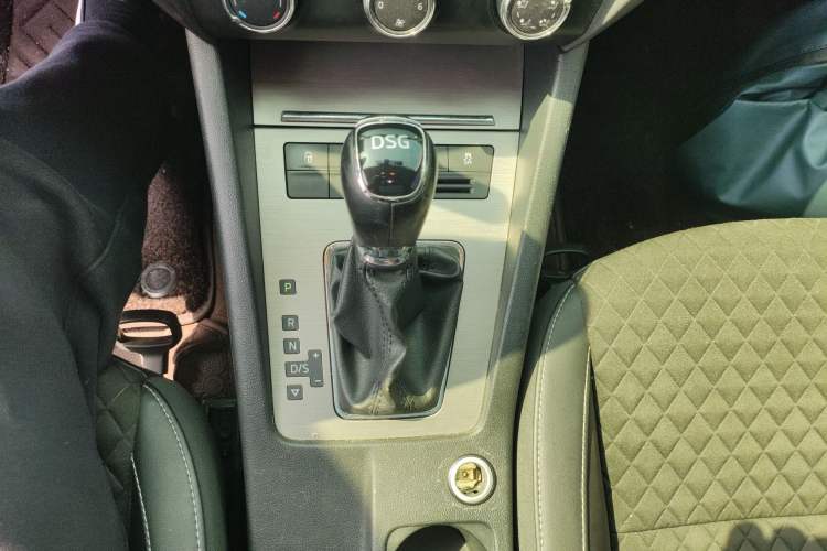 Used Skoda Octavia 2018 TSI230 DSG Luxury Edition Gear Lever