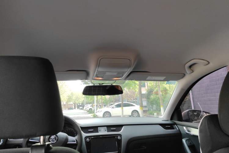 Used Skoda Octavia 2018 TSI230 DSG Comfort Edition Headliner
