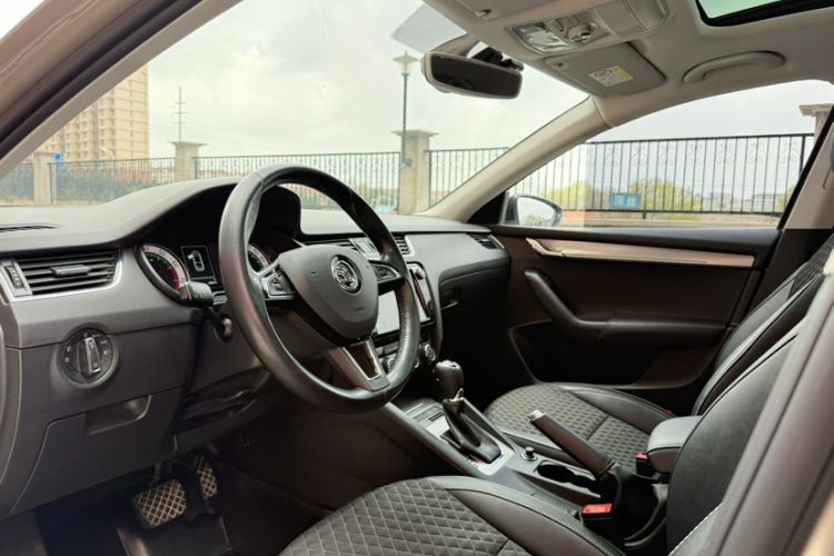 Used Skoda Octavia 2018 TSI280 DSG Luxury Edition Interior 1