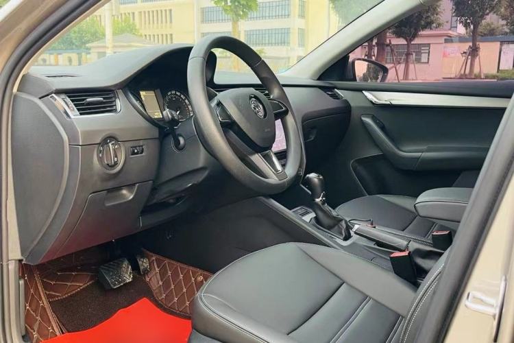 Used Skoda Octavia 2018 TSI230 DSG Comfort Edition Interior 2