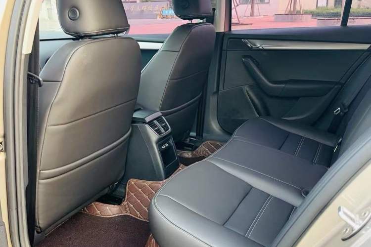 Used Skoda Octavia 2018 TSI230 DSG Comfort Edition Interior 3