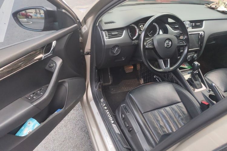 Used Skoda Octavia 2018 TSI280 DSG Flagship Edition Interior 3