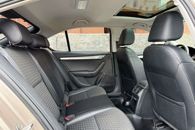 Used Skoda Octavia 2018 TSI280 DSG Luxury Edition Interior 4