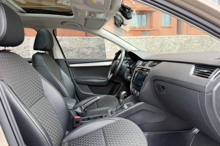 Used Skoda Octavia 2018 TSI280 DSG Luxury Edition Interior 5